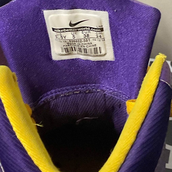 Kobe 9 Elite GS ‘Team’, size 5 1/2 youth/ 7 women - Picture 7 of 7